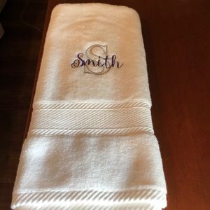 Monogrammed hand towel SMITH